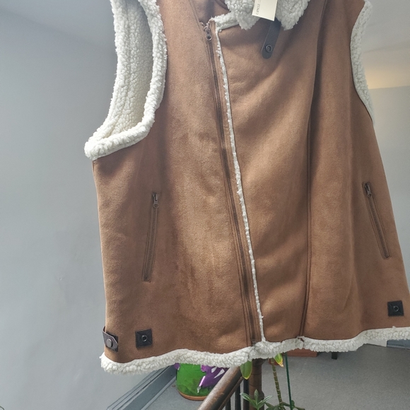 NWT CAPSULE PLUS FAUX SHERLING  GILET - Picture 3 of 8